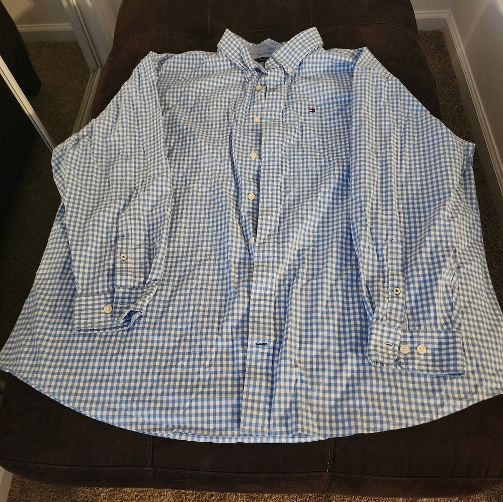 Tommy Hilfiger Big&Tall long sleeve blue and white button-up casual dress shirt